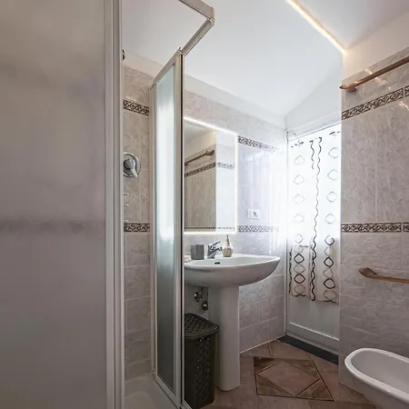 Microcasa Strategica Cinque Terre E Portofino * Кьявари