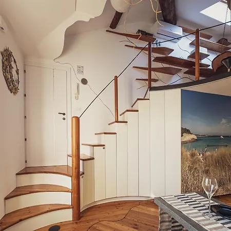 Nautical Micro-loft Con Parcheggio Privato شقة *